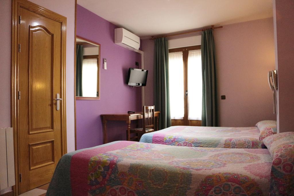 Hostal Don Jaime II Segovia Kültér fotó