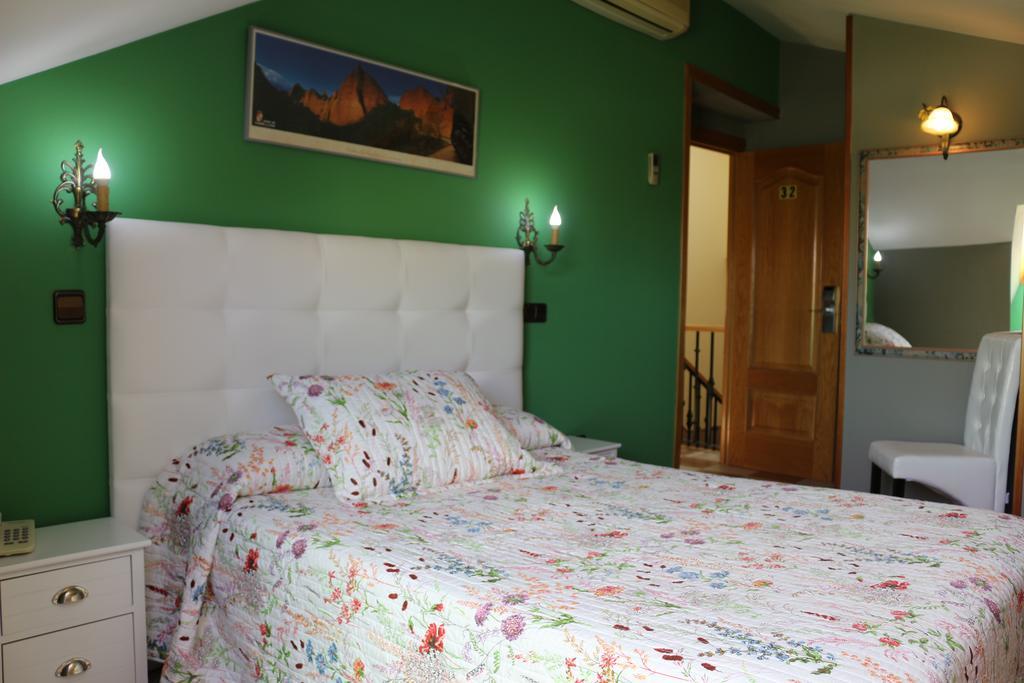 Hostal Don Jaime II Segovia Kültér fotó