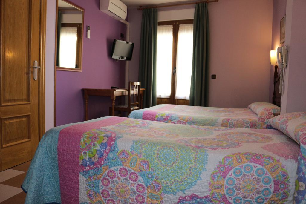 Hostal Don Jaime II Segovia Kültér fotó