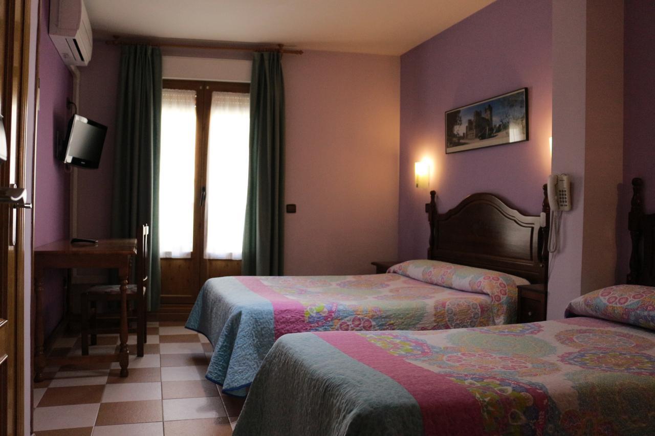 Hostal Don Jaime II Segovia Kültér fotó