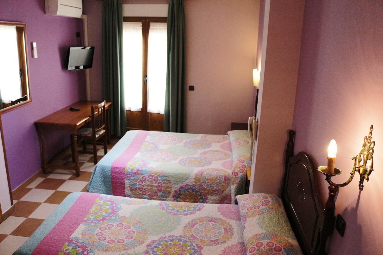 Hostal Don Jaime II Segovia Kültér fotó