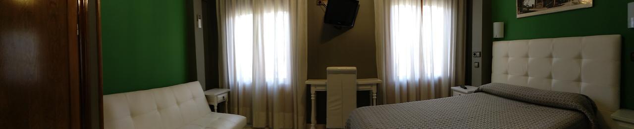 Hostal Don Jaime II Segovia Kültér fotó
